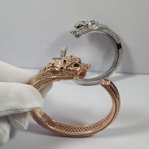 Panthere Bangle Charm Bangle Man için Emerald Versiyonu Kadın Leopard Head Tasarımcı Diamonds Altın Kaplama 18K Klasik Stil Premium Hediyeler 012