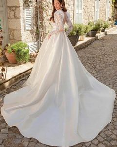 Zarif V yakalı gelinlik uzun kollu a-line prenses gelinlikleri dantel aplikeler düğmesi beyaz saten vestido de novia bes121