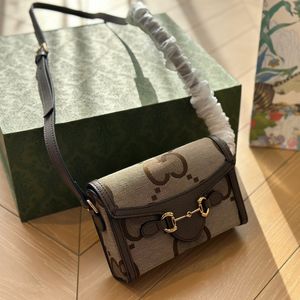 Famoso designer Uomo Donna Borse a tracolla Nuova borsa per cellulare di moda in tessuto non tessuto Borsa di lusso italiana con fibbia a sella Borsa a tracolla singola Portafoglio per coppia