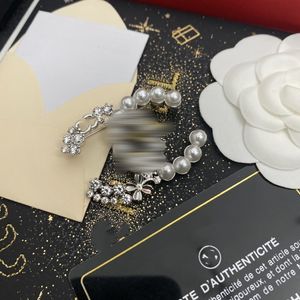High Quality Luxury Designer Brooches Gold C Brand Brooch Women Rhinestone Pearl Letter Fashion Brooches Suit PinClothing Decoration Jewelry Accessories