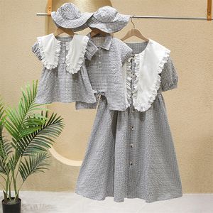 家族を一致する服装夏の兄弟姉妹の幼い男の子ロンパーママドレスマザーとベイビーマッチ服ママ息子娘服230421