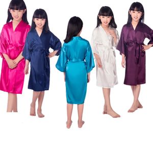 Pigiami all'ingrosso Ragazze Solido Raso di seta Kimono Vestaglie Bambini Bambini Accappatoio Pigiami Bagno Camicia da notte per Matrimonio Spa Festa Compleanno 231121