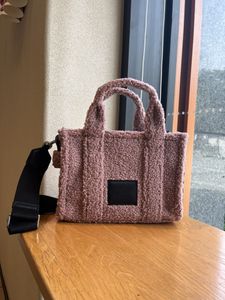 Designer-Einkaufstasche, Herbst- und Winter-Plüsch-Umhängetasche, modische Damen-Luxus-Einkaufstasche, quadratische Handtasche, rosa Netzwerk, rot, mit empfohlenem Großhandel