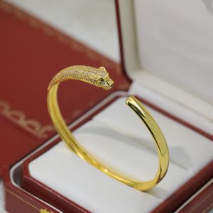 Pulseira panthere para mulher designer diamante esmeralda esmeralda qualidade T0P banhado a ouro 18K superfície lisa estilo clássico presente para namorada com caixa 001