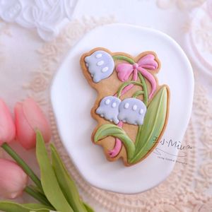 Baking Moulds Flores Convallariae Shape Cookie Cutter Stamp Mother's Day Flower Shaped Mold 3D Raised Stamps