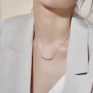 Ins Moon Pendant Sparkling Simple Fashion Jewelry 925 Sterling Silver Round Cut White Topaz CZ Diamond Gemstones Party Loverギフトのためのクラビクルネックレス