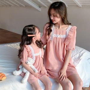 Family Matching Outfits Family Matching Mommy and Daughter Couple Short Sleeve Pajamas Set Summer Women Sleepwear Mom Baby Girls Coming-Home Outfit 230421