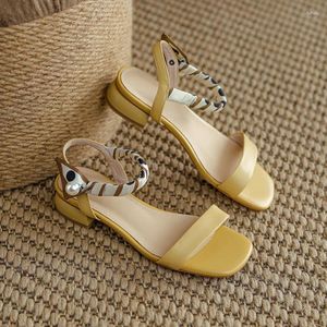 S Retro Fashion Sandals أنثى لؤلؤة ربيع غير رسمية من النساء الصيف Square Square Heel الكعب السميك الفارغ أحذية أحذية واحدة