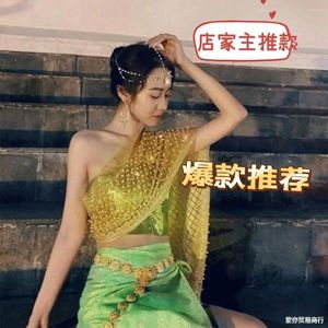 Scenen bär traditionell kinesisk danskostym för kvinnor klassisk dansare klänning