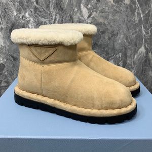 23 Nuovi stivali invernali da donna con fondo piatto Designer di lusso Classico triangolo Stivali da neve di marca Pelliccia di pelle Fondo spesso integrato Antiscivoli Caldi scarponi da sci moda donna