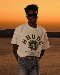 デザイナー ファッション 衣類 Tシャツ Tシャツ Rhude フラグ エンブレム プリント Rhuigi マネージャー 上半身 ハイストリート メンズ レディース スモール Tシャツ トップス コットン ストリート