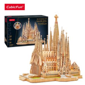 3D -pussel Cubicfun 3D -pussel 696 PCS Stora LED Spanien Sagrada Familia rörliga kyrkamodellsatser Jigsaw Katedralgåvor för vuxna barn 230420