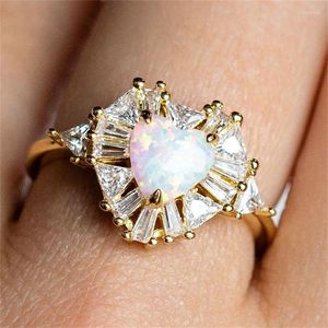 Anéis de casamento Luxo feminino branco Cristal Stone Anel Chowme Gold Amarelo para mulheres Novo Novo