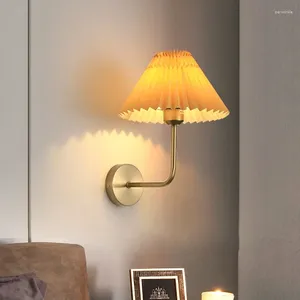 Lampa ścienna Nordic Iron Art Plisted INS Girl Japońska sypialnia sypialnia Homestay Studium Minimalistyczna tkanina