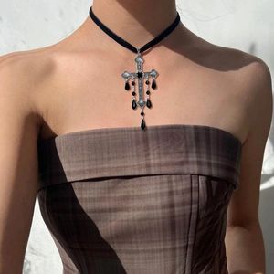 Catene Collana con ciondolo a croce grande Girocollo con vampiri a catena regolabile in metallo gotico unico per le donne