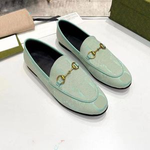 Tasarımcı Erkek ve Kadınlar Sıradan Ayakkabı Moda Buzağı Loafers Mektup Baskılı Metal Yuvarlak Kafa Konforlu Düz Ayakkabılar B22 Günlük Ayakkabılar