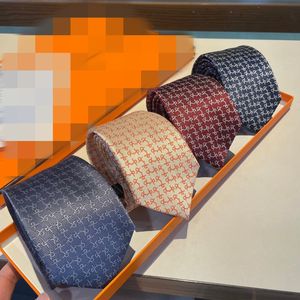 Rajacias de pescoço Modas masculinas impressas 100% gravata gravata de seda preto azul aldult jacquard wedding negócio de casamento tecido havaí laços de pescoço com caixa 888