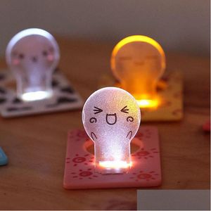 Andra festliga festförsörjningar Fantastiska nyhetsbelysning Night Light Cartoon Portable Pocket LED -kortlampan i handväska plånbok som säljer fo dhtob