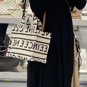 designer cel handväska grönsak korg shopping väska semester foto hand vävt triumfbåge tryckt randbrev kontrast en axel crossbody tote kvinnor z ehv6