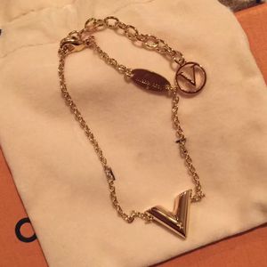 Braccialetti da donna dorati con catena a lettera V con logo I braccialetti a quattro petali in oro con design di dimensioni ufficiali non sbiadiscono mai