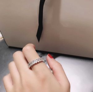Band Rings Luxurys Desingers Simples Design Sense Sterling Silver Ladies Classic Six-claw Diamond Rng Simple rings Birthday Gift good Motion current 63ess
