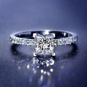 Bröllopsringar 1-2CT Princess Cut Engagement Ring VVS D Colorless Solitaire Diamond Promise Bridal Ring for Women Wedding Jewelry 231121