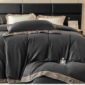 Işık lüks marka rüzgar kış kalınlaşmış dört parçalı yorgan seti sıcak yüksek dereceli yatak takımları tasarımcı
