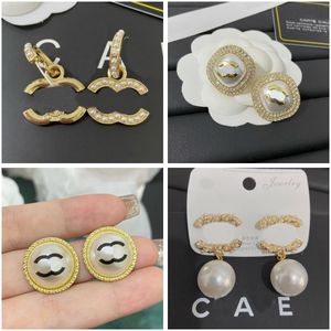 Deigner 2023 Pearl Dangle Earrings Womens Brand Jewelry Love Diamond Stud Earrings Charm Spring Weddng Party Family Gift Earrings Gold Jewelry Wholesale