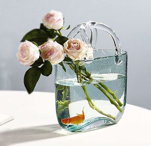 Planters POTS Clear Glass Bag Vase Hand Blown Made Flower Vase med Elegant Purse Design Fish Tank med Bubble For Gifts Wedding Table Decor 230422