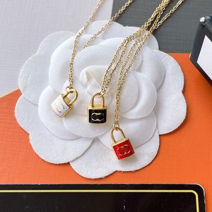 Never Fading Gold Silver Plated Luxury Brand Designer Lock Pendants Necklaces Stainless Steel Letter Choker Pendant Necklace Chain Jewelry Accessories Gifts