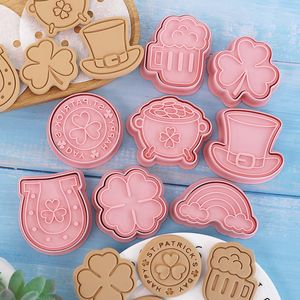 Baking Moulds 8Pcs St.Patrick's Day Cookie Molds Cartoon Trefoil Clover Biscuit Fondant Embosser Stamps DIY Party Cake Decoration Baking Tools 230421