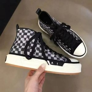 Mężczyźni designerskie buty swobodne kobiety Czarne białe, jasne szare trenerzy Amirlies Sneakers High-Top Platform Canvas Buty