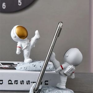 Dekorative Objekte Figuren Büro Schreibtisch Dekoration Nordischer Stil Astronauten Handyständer Halter Ornamente Harz Raumfahrer Halterung Spielzeug Geschenk 231122