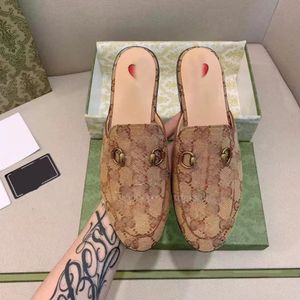 Klassiska tofflor Designer Princetown Loafers Womens Casual Shoes Metal Buckle Designer Leather Flats Tisters Out Off Office Sneaker C112202