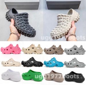 Paris Marcas de Luxo Sandálias Chinelos Estilo Punk Borracha Rebite Preto Branco Roxo Especial para Homens Mulheres Designer Sapatos Sandálias Praia Sapatos Casuais de Espuma