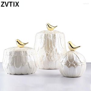 Storage Bottles Creative White Feather Jar With Golden Bird Lid Candy Spices Ceramic Craft Home Living Room Table Decor Kitchen
