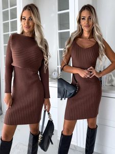 Arbetsklänningar mode långärmad stickad tröja och klär två bitar för kvinnor 2023 Autumn Winter Outfits Varma sexiga bodycon drsses