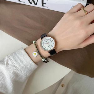 Relógios de pulso moda redonda quartzo digital mini dial casual relógios de pulso pulseira de couro relógio elegante relógio de pulso à prova d'água para mulheres