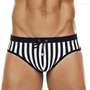 Homens Swimwear Verão Mens Swim Briefs Preto Tiras Sexy Homens Natação Surf Beach Shorts Mayo Sungas Trunks Boxers