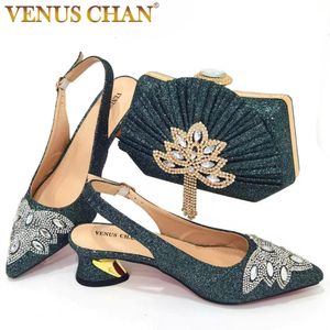 Klänningskor Chan italiensk design Grön eleganta damer Fashion Crystal Bow Pointed Toe Shoes Daily eller Party Shoes Bag Set for Women 231121