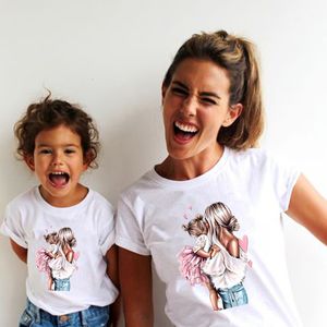 Familjmatchande kläder Mother Kids Family Matching Outfits White Short Sleeve Mother and Daughter Clothes Mommy and Me Family Look Summer Tshirts 230421