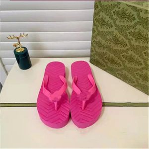 V-formade tofflor Modedesigner Slides Sandaler Trend Dam Skumgummi Läder Jelly Sandaler Pool Flip Flops Sliders Loafers