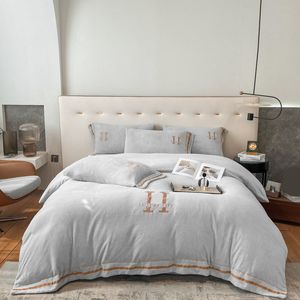 Biancheria da letto di design 4 pezzi set confortevoli articoli tessili per la casa king queen size arredamento della camera mobili quotidiani set di biancheria da letto di lusso in stile occidentale alla moda JF015 B23