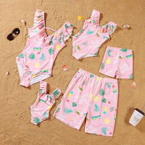 Family Matching Outfits Summer Famliy Swimsuits Mom Dad and Children Family Matching Swimwear Mommy and Me OnePiece Printed V Neck Bathing Suit 230421