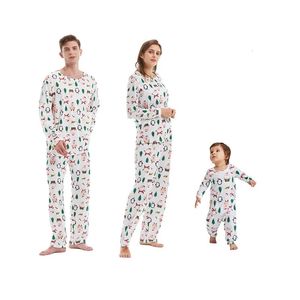 Familjsmatchande kläder Xmas Familj Matchande pyjamas Set Mother Daughter Son Family Sleepwear Santa Claus Christmas Tree Toppants 231121