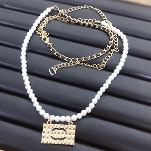 Designer kvinnor 18k guldpläterade halsband kedja hänge choker titanium stål pärla smycken flicka bästa bröllop gåvor till fester guldkedjekedjor