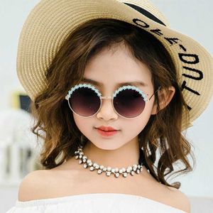 Andra modetillbehör Shengmeiyu Round Kids Solglasögon Flower Baby Barn Shades Sun Glasses Girls Söta Half Frame Metal Eywear UV400 J230422