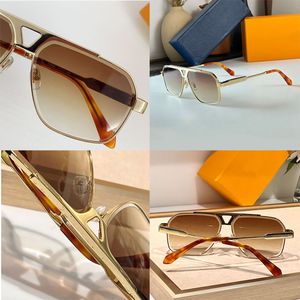 1.1 Kanıt Metal Kare Sunglases Orta Çiçek Oyununda V şeklinde bir çerçeve Üst üst üst geçit harfli oyma Z1898E Hem erkekler hem de kadın gözlükleri için