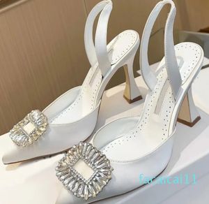 Модные брендовые сандалии женские атласные модельные туфли на высоком каблуке роскошные дизайнерские туфли с кристаллами и большой пряжкой украшения классические туфли для вечеринок с ремешком на щиколотке