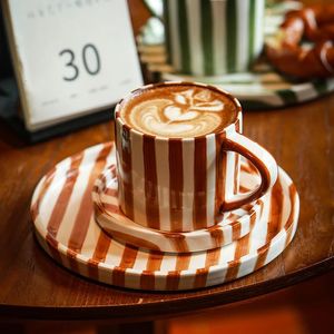 Mugs Vintage Creative Striped Ceramic Coffee Mug And Saucer Set For Home Use Breakfast Snack Cup And Saucer Pasta Dinner Plate 231122